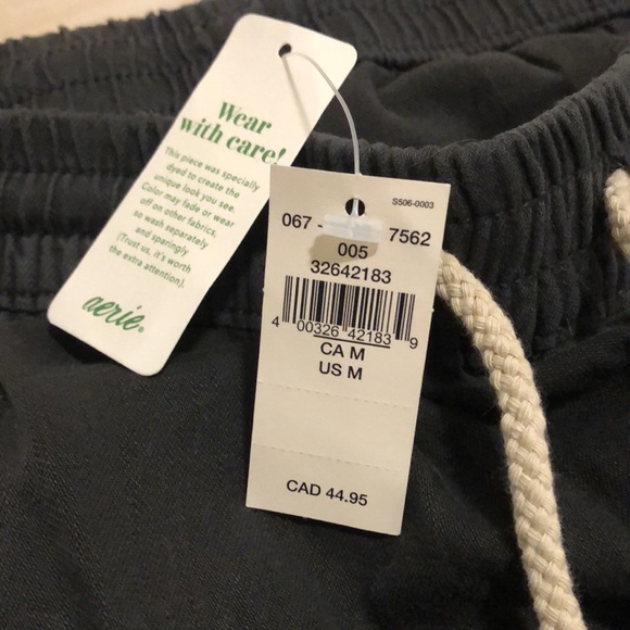 NEW WITH TAGS — American Eagle soft shorts with pockets. - Picture 7 of 7